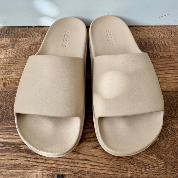 New Adidas Adilette Lumia Slides Clay Brown Men's Size 9 Women's Size 10.5 - Picture 3 of 6